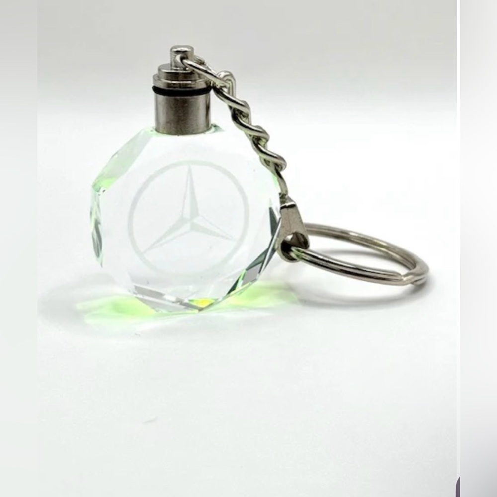 Multicolor LED Car Keychain - Picture 7 of 9